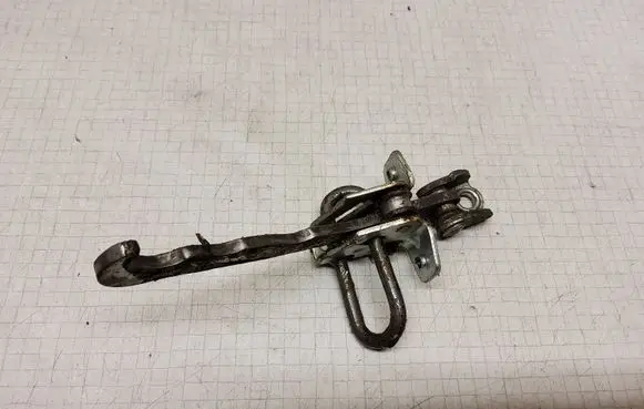 Opel Astra G Front door check strap stopper