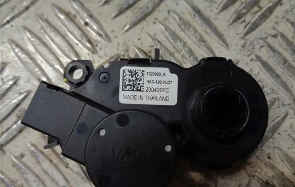 Dacia Duster II Air flap motor/actuator T32096B HAC120VLG7