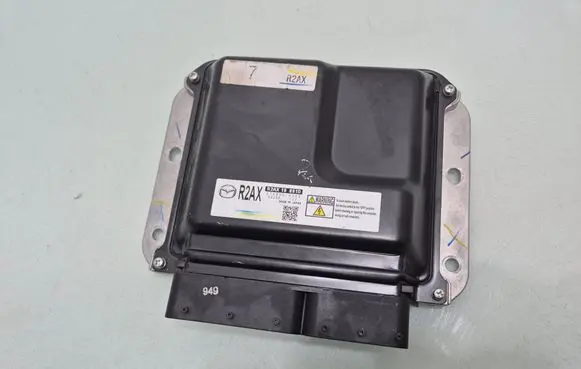 Mazda CX-7 Engine control unit/module R2AX18881D