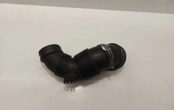 Volkswagen PASSAT B8 Turbo air intake inlet pipe/hose 5Q0129654F