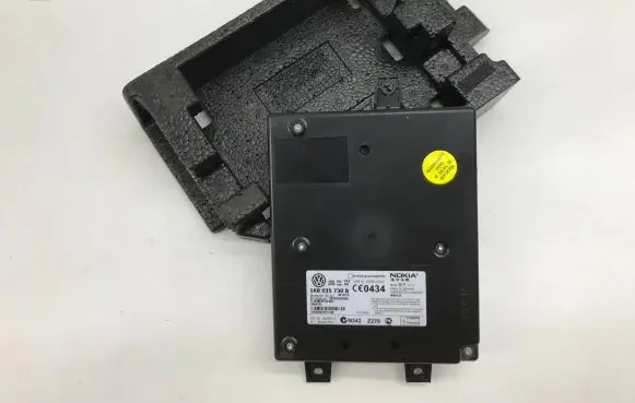 Volkswagen Golf VI Bluetooth control unit module 1K8035730B 1K0919737M