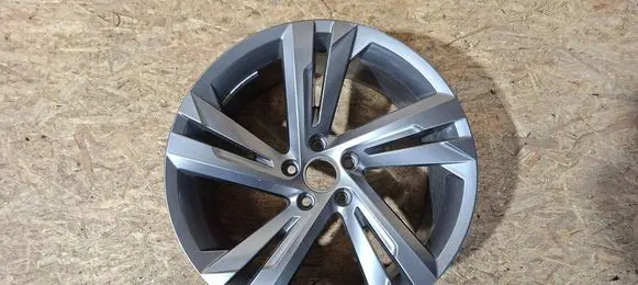 Volkswagen Tiguan R19 alloy rim 5NA601025AM B017583