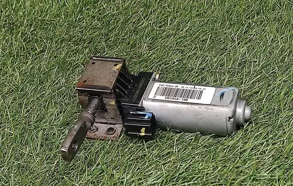 Ford Fusion II Seat adjustment motor C01848100 7407202600