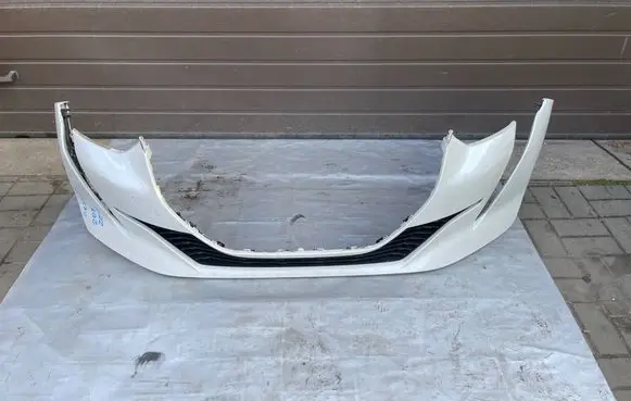 Peugeot 208 Front bumper 04245057 11880602 005164