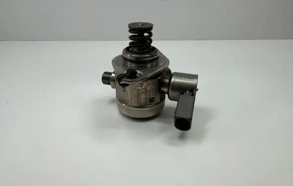 BMW 5 F10 F11 Fuel injection high pressure pump 7595339 13517595339 7547603