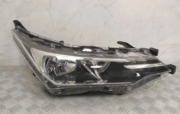 Toyota Corolla E160 E170 Headlight/headlamp 8111002L50