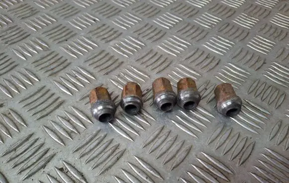 Toyota Avensis T250 Nuts/bolts 