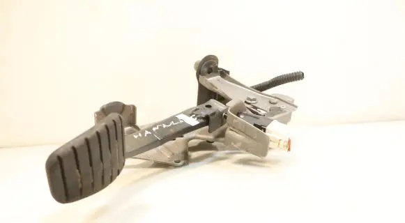 Renault Clio IV Clutch pedal 