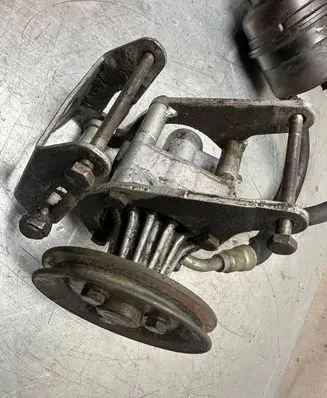 BMW 7 E32 Power steering pump 7681955146