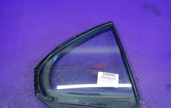Mitsubishi Lancer VIII Front door window glass four-door