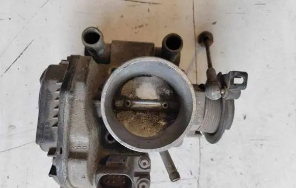 Audi A4 S4 B5 8D Throttle valve 058133063H