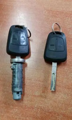 Opel Zafira B Ignition lock 13149643