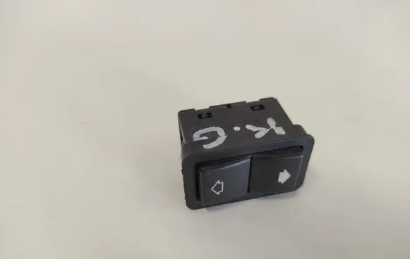 BMW 5 E39 Electric window control switch 8368974