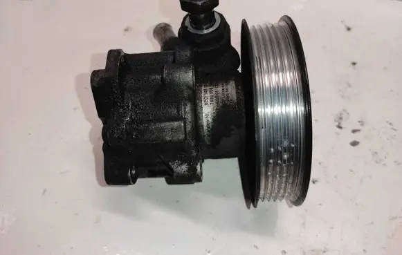 Audi A4 S4 B7 8E 8H Power steering pump 8E0145155N