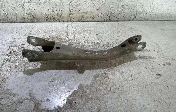 Volvo XC70 Rear control arm