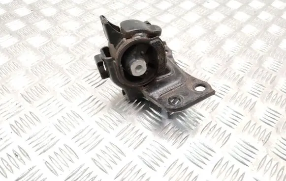 Lexus CT 200H Engine mount bracket 