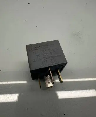 Volkswagen Golf VI Other relay 141951253B 20240072