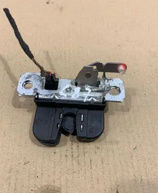 Volkswagen Polo IV 9N3 Tailgate/trunk/boot lock/catch/latch 6Q6827505B