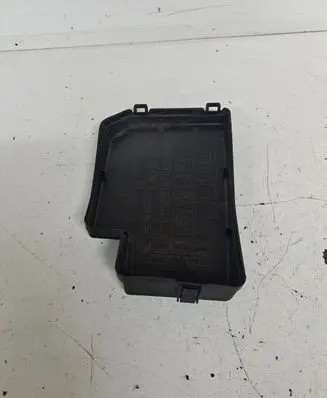 Toyota RAV 4 (XA30) Fuse box cover 8266242190