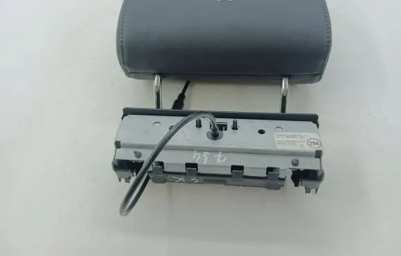 Audi Q7 4L Third row seat headrest 