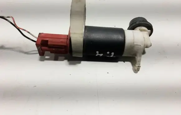Honda CR-V Windscreen/windshield washer pump