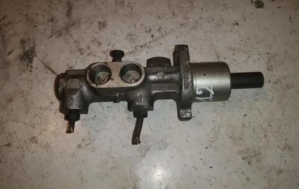 Volvo V70 Master brake cylinder 9140251