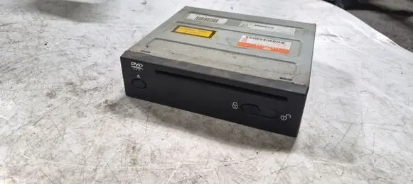 Land Rover Range Rover L322 Radio/CD/DVD/GPS head unit 4621008671 YIB500090