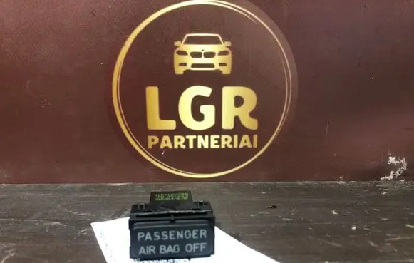 Passenger airbag on/off switch