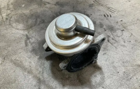Volkswagen Golf V EGR valve 038131501AF 296400054