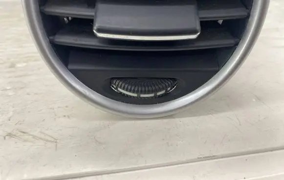 Rear air vent grill
