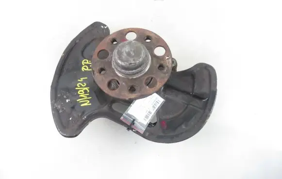 Mercedes-Benz C AMG W204 Front wheel hub spindle knuckle