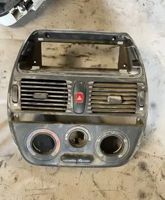 Fiat Bravo - Brava Dash center air vent grill 103131