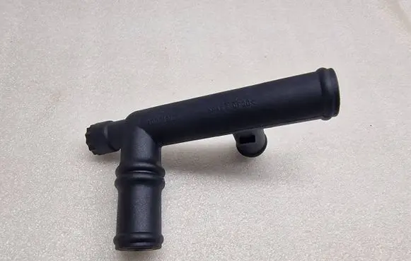 Audi A8 S8 D2 4D Engine coolant pipe/hose 4D0819163