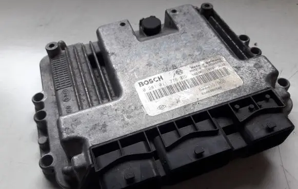 Renault Megane II Engine control unit/module 0281011776