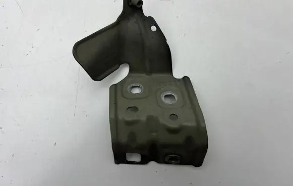 Mercedes-Benz CLA C118 X118 Fender mounting bracket A1188810200