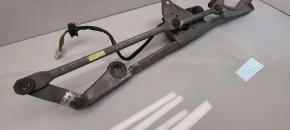 Mercedes-Benz C W203 Front wiper linkage and motor A2038200342