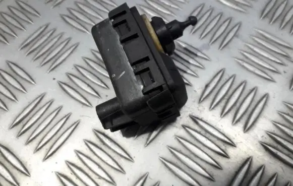 Headlight level adjustment motor