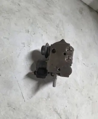 Peugeot 508 Fuel injection high pressure pump V758887980