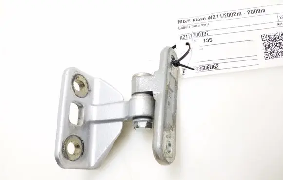 Mercedes-Benz E W211 Loading door upper hinge A2117300137