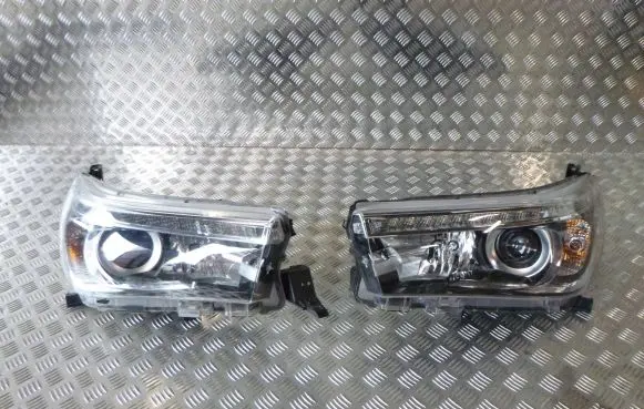 Toyota Hilux VIII Headlight/headlamp