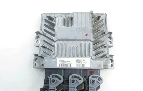 Renault Clio III Engine control unit/module 8200847131 S126074108B 8200680832
