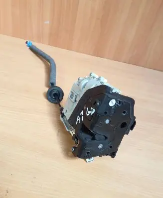 Audi A1 Rear door lock 8X0839016