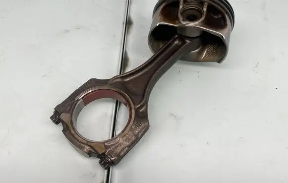 BMW 7 G11 G12 Piston with connecting rod 8600381 11258600381 7852246