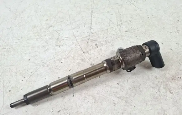 Volkswagen Golf Plus Fuel injector 03L130277B