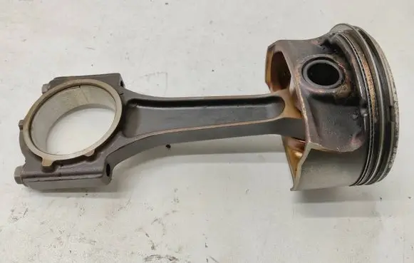Dodge RAM Piston with connecting rod T5C142