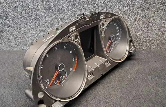 Volkswagen PASSAT CC Speedometer (instrument cluster) 3C8920970M