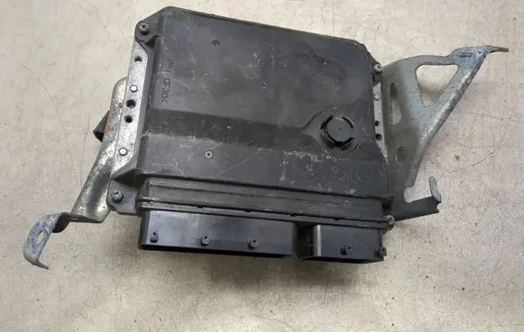 Toyota Auris E180 Engine control unit/module 8966102T41 MB2754000871