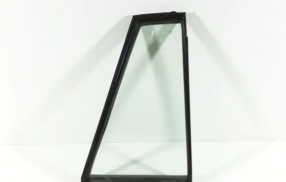 Suzuki Grand Vitara II Rear vent window glass 43R00122 A001686 8466565J0