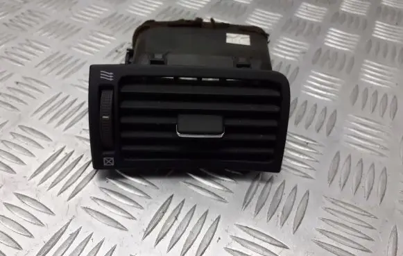 Toyota Avensis T250 Dashboard side air vent grill/cover trim
