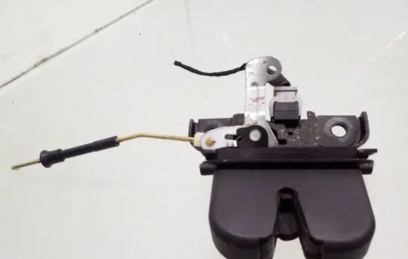 Audi A3 S3 8L Tailgate/trunk/boot lock/catch/latch 8L0627505E